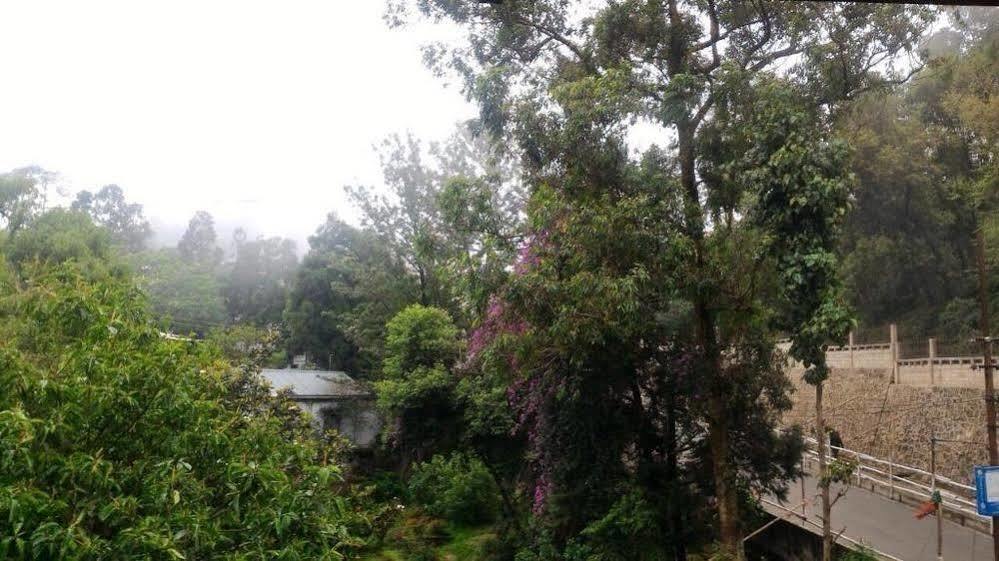 Hotel Majestic Shillong Esterno foto